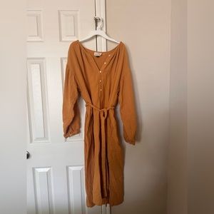 Universal Thread Mustard yellow dress. Size Large. Brand new without tags